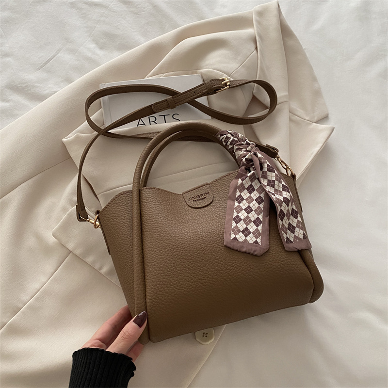 2024 invierno nuevo este año popular cubo de agua portátil de viaje versátil cesta de verduras de gran capacidad bolso de hombro de mujer