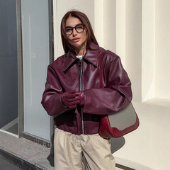 レトロな機関車の風のワインの赤い皮の服の女性の2024秋の欧米の流行のマットの皮のジャケットのコートの越境の婦人服