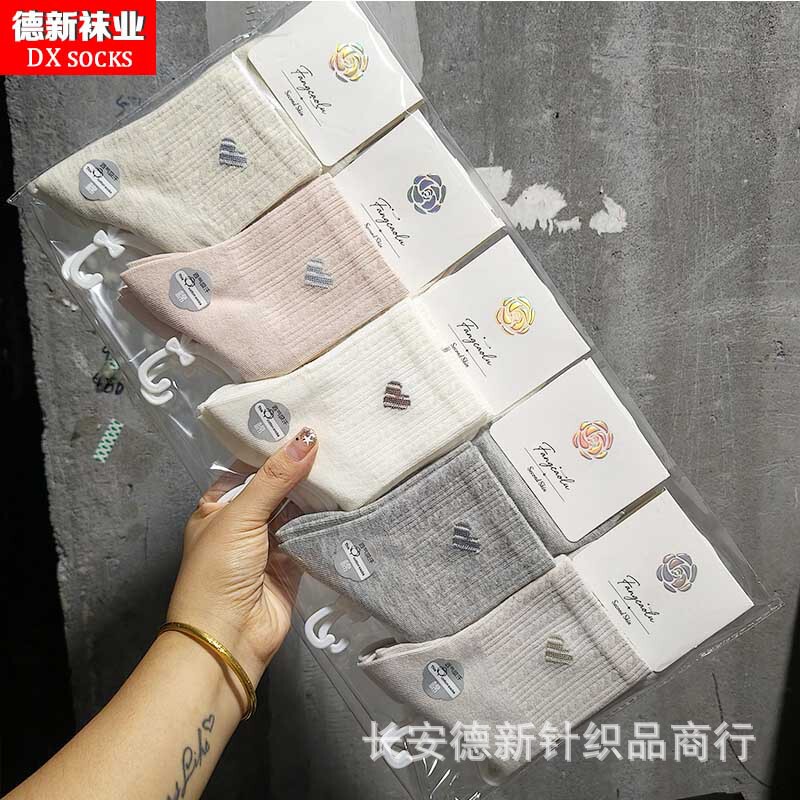 Socks women's autumn and winter new color women's sports socks Japanese medium tube women's cotton socks student socks wholesale supply Socks women's autumn and winter new color women's sports socks Japanese medium tube women's cotton socks student socks wholesale supply