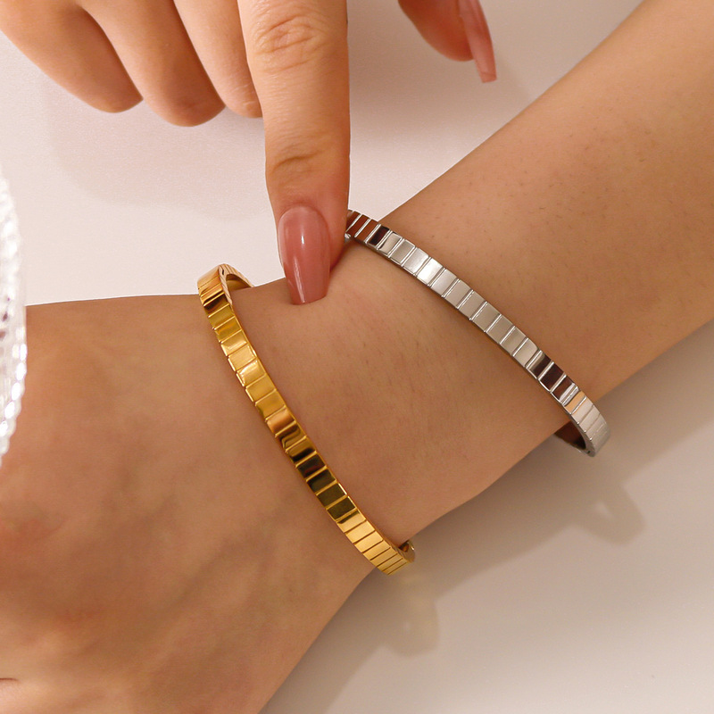 Titanium Steel Small Square Bracelet, Japanese and Korean Fashion Geometric Bracelet Accessories, Personalized Light Luxury, Simple and Versatile Women's Jewelry Titanium Steel Small Square Bracelet, Japanese and Korean Fashion Geometric Bracelet Accessories, Personalized Light Luxury, Simple and Versatile Women's Jewelry