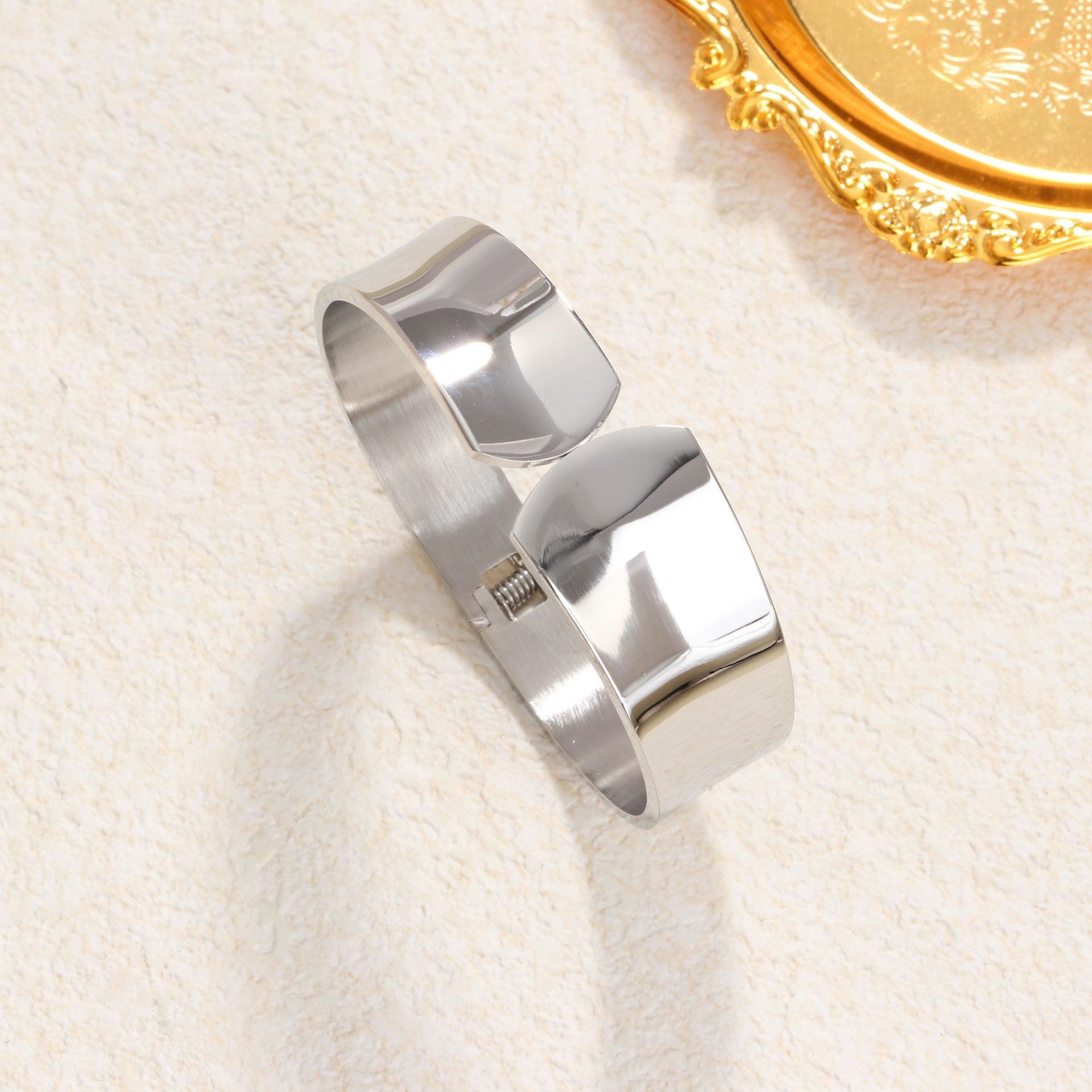 69 글로시 와이드 팔찌 스틸 컬러