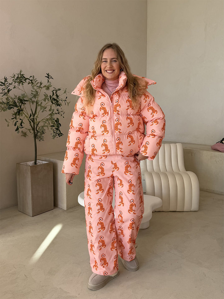 Bộ áo khoác bông dáng trung dài in họa tiết kèm quần dài dây rút cho nữ — Quần hồng, Quần màu vàng, Bông hồng đỏ, Áo khoác cotton màu vàng chi tiết 22
