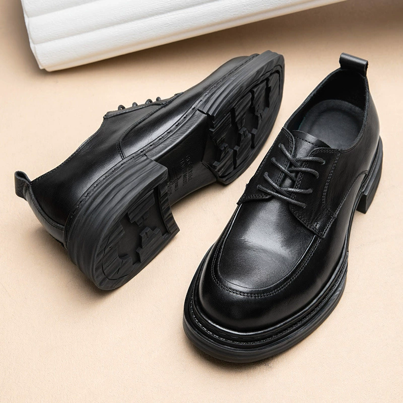 Кожаные мужские туфли 2025 новый стиль ручной работы дышащий английский стиль ретро повседневные кожаные туфли мужской бизнес толстой подошвы