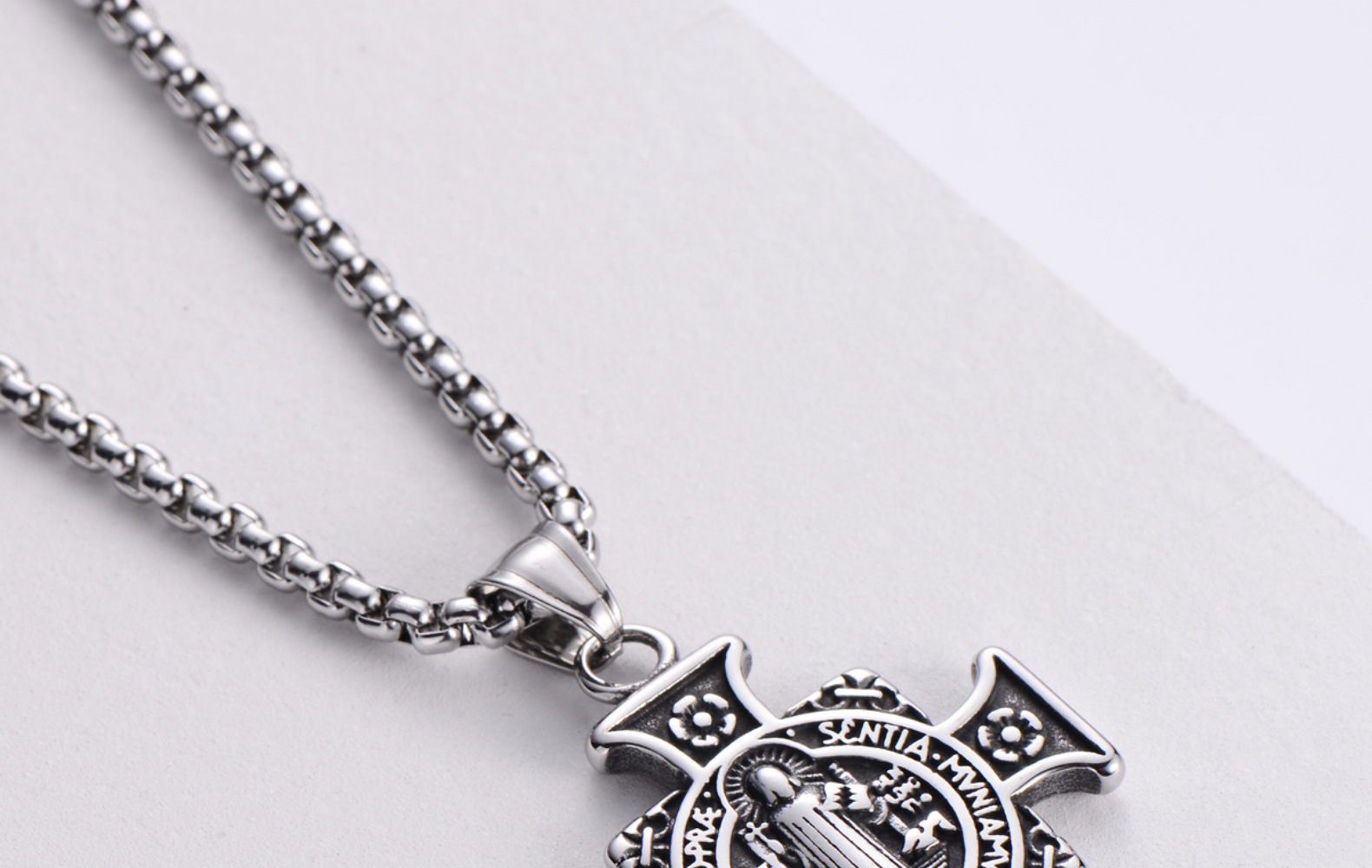 15g Weight 18K Gold Plated Plating Material 304 Stainless Steel Chain Material Business, Festival Occasion 304 Stainless Steel Material Cartoon Character Pattern Men'S Gender Fashion Style Fashion Cartoon Character 304 Stainless Steel 18K Gold Plated Men'S 6