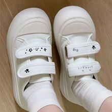 可爱圆头小白鞋和小熊冬眠魔术贴亚文化宅萌系休闲厚底帆布鞋百搭
