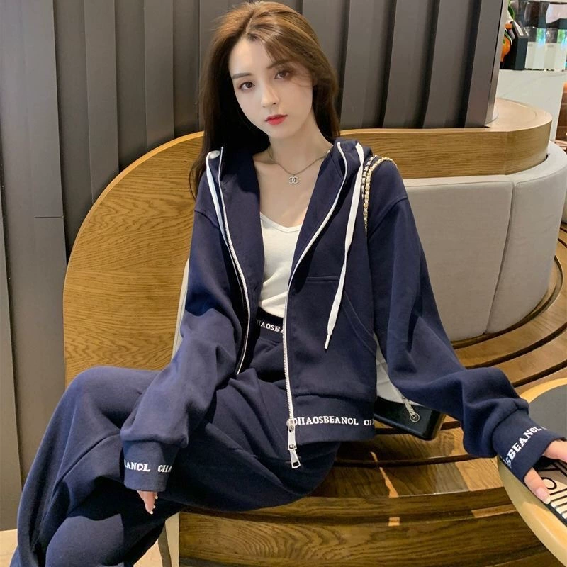 2023 Свитер Кардиган Спортивный костюм Женская повседневная одежда Высококачественный осенне-зимний свободный дизайн Модный костюм из двух частей для уменьшения возраста