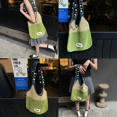 Tagiは機転が利いています。手で木の玉を作って通勤します。