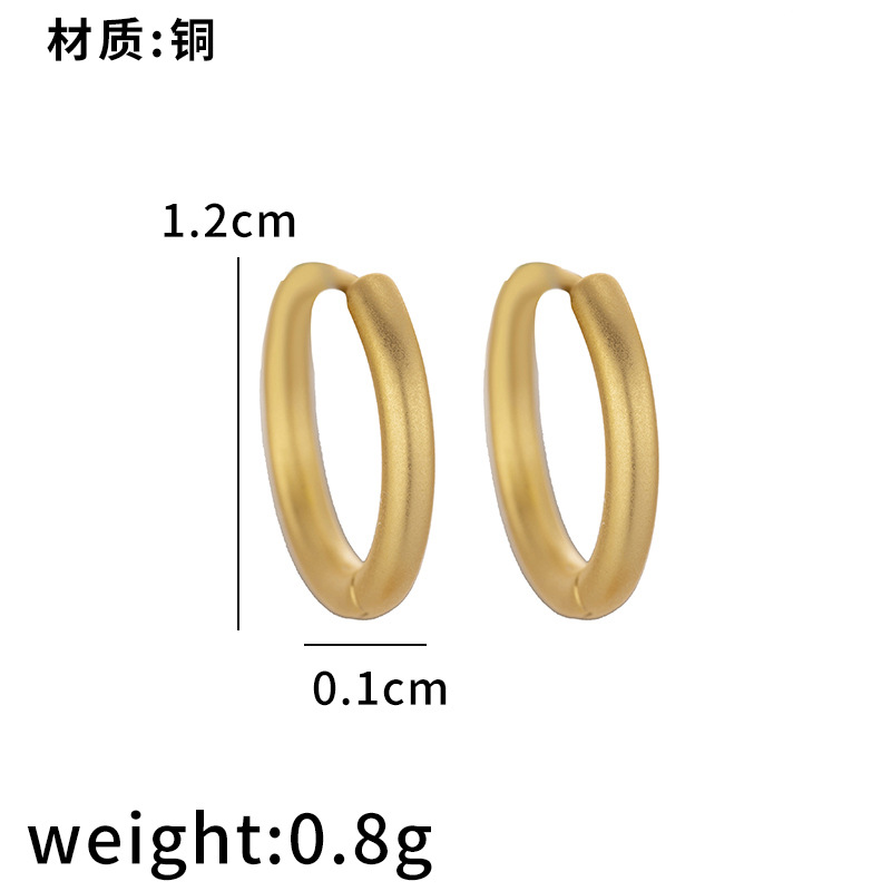 Transfronterizos retro alta sensación de latón chapado en oro delicado no desvanecerse simple nicho simple de estilo universal pendientes de orejas