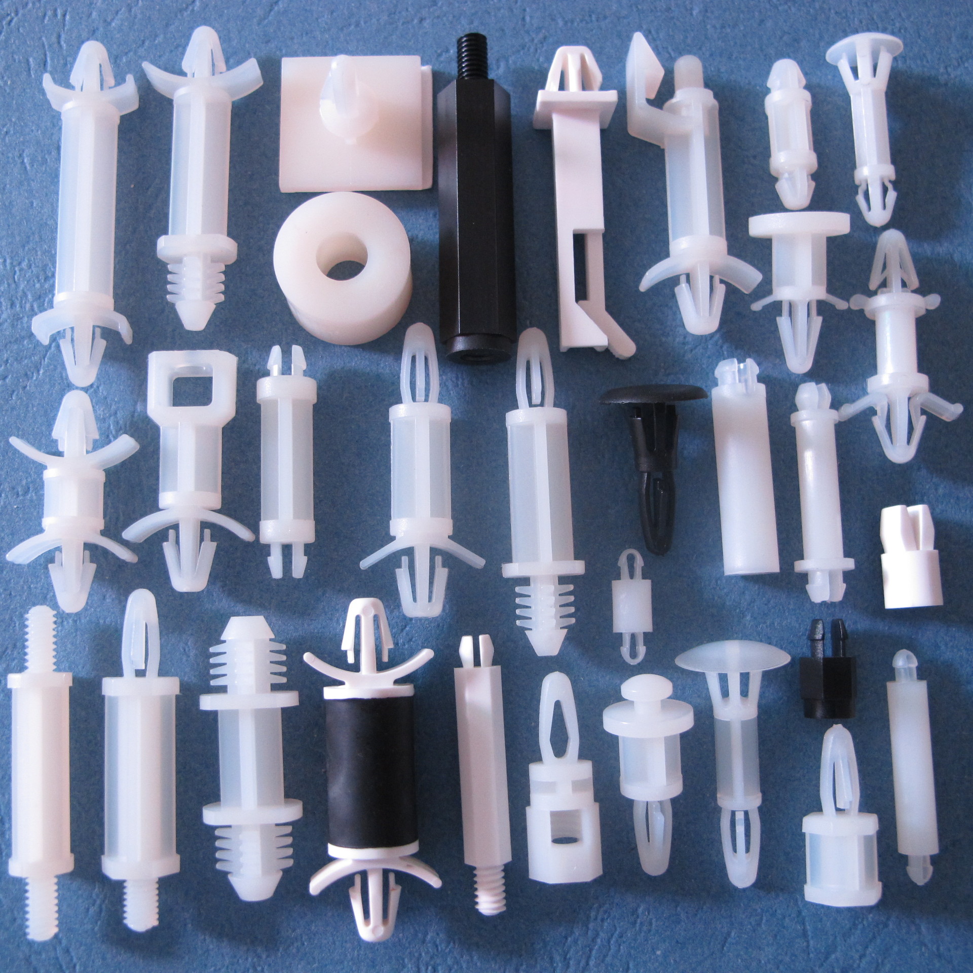 PC板两头锁定隔离柱厂家供应 电路板PCB间隔柱塑料定位板支撑柱