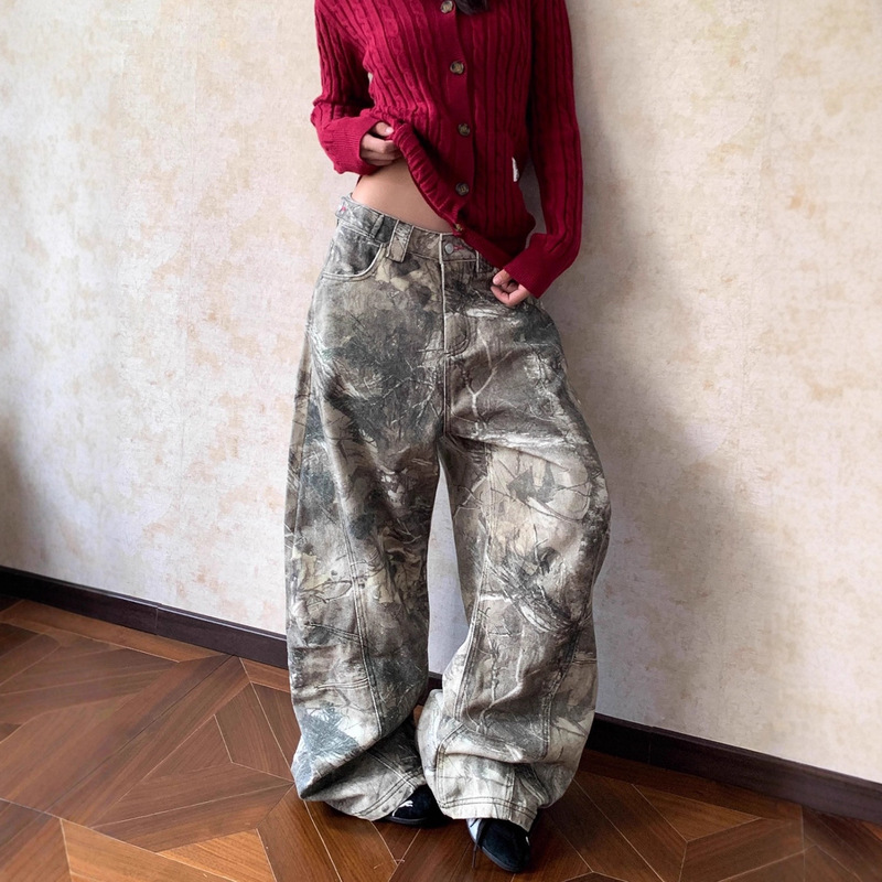 Japanese and Korean Retro Washed Embroidered Letter Branch Camouflage Jeans for Women, Autumn Loose Versatile Hip-Hop Scimitar Pants