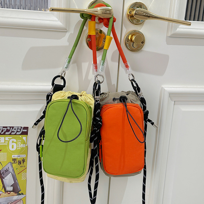 Solid color dopamine-style lightweight compact water bottle bag, outdoor cycling shoulder crossbody bag, casual lightweight ins-style phone bag