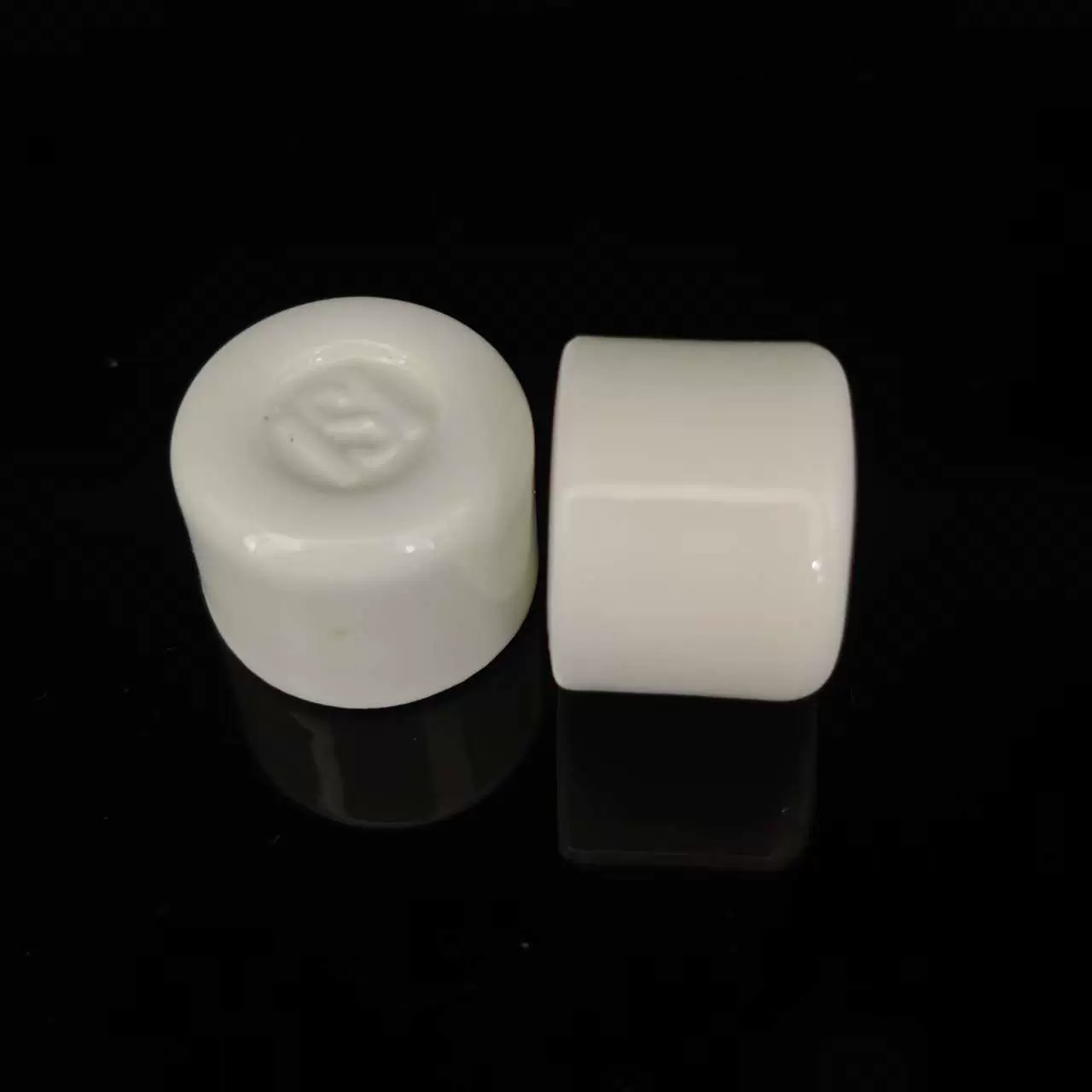 氧化铝陶瓷帽带螺纹盖子上釉水带logo圆形滑石瓷陶瓷材料盖子