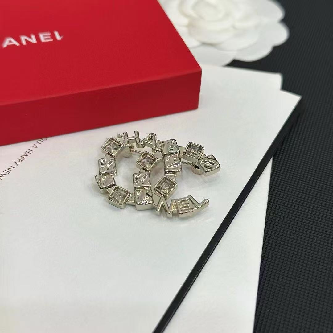 Classic Chanel-Style High-End Gold-Plated Brooch, Fashionable Retro Star Ocean Personality Trend, Sweet and Cool Heart Design