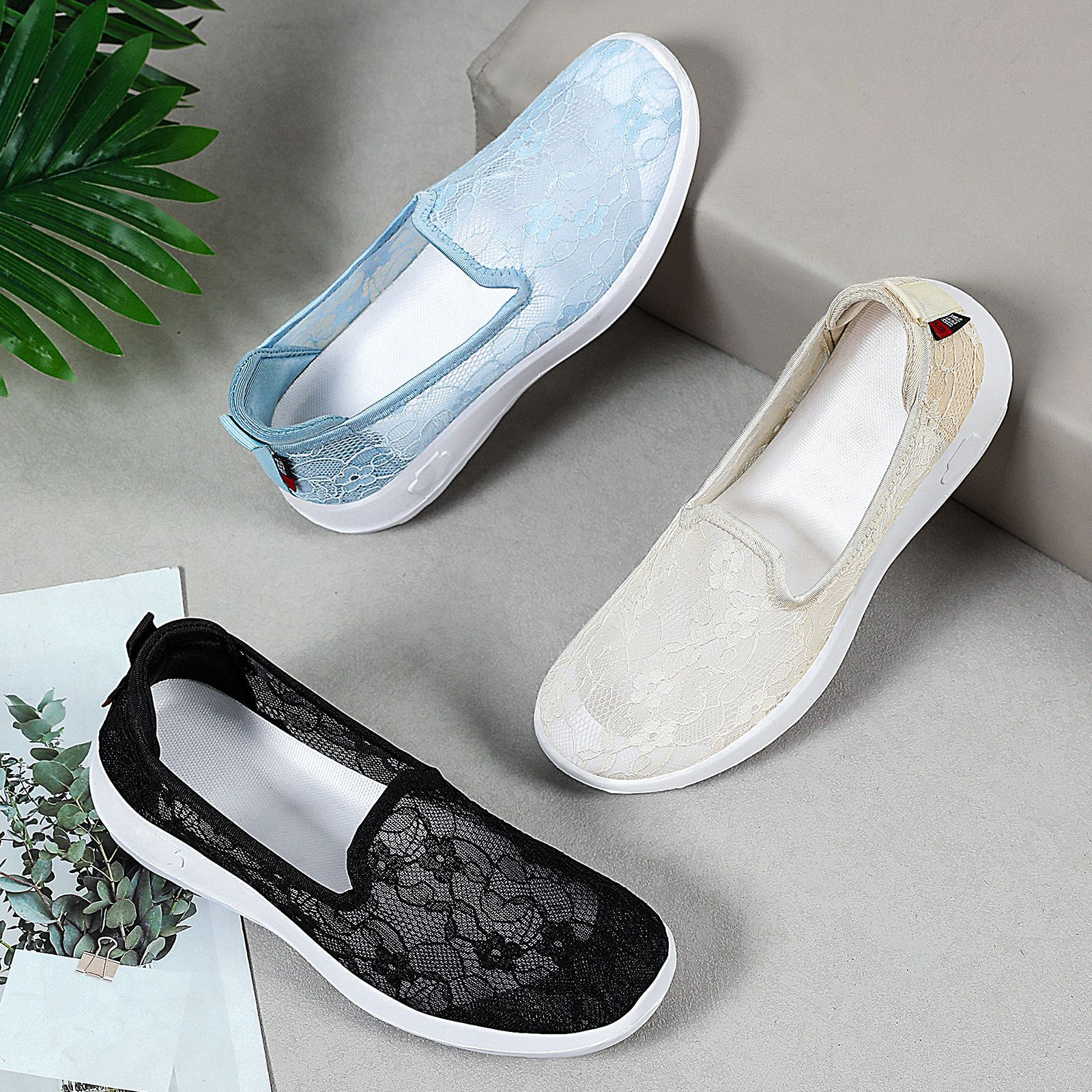 Zapatos de mujer de verano nuevos zapatos casuales de encaje de malla transpirable zapatos de madre ligeros con suela suave y cómodos zapatos para personas mayores zapatos de caminar
