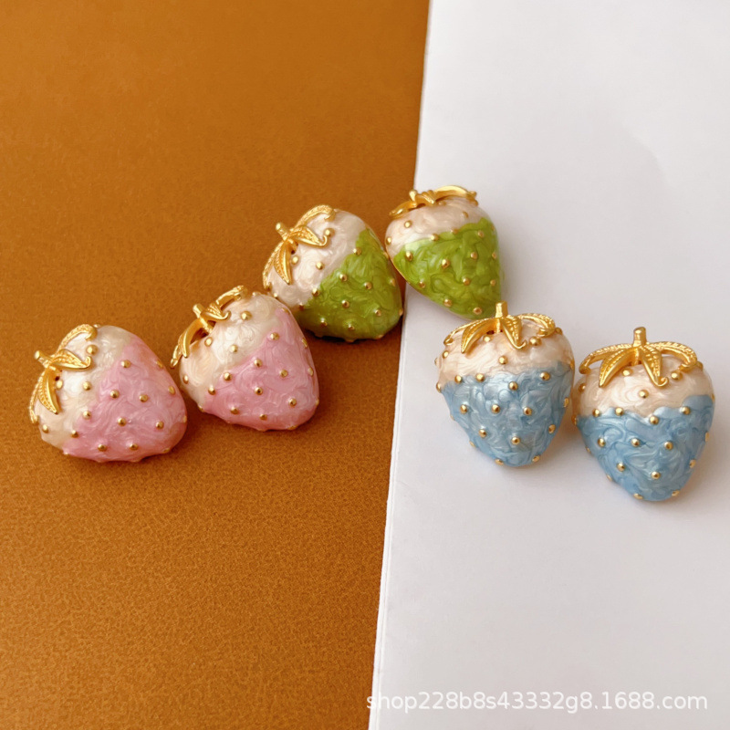 Retro Western-style Niche Design White Enamel Glaze Strawberry Silver Needle Earrings Ear Clip suit Personalized Simple Jewelry Retro Western-style Niche Design White Enamel Glaze Strawberry Silver Needle Earrings Ear Clip suit Personalized Simple Jewelry