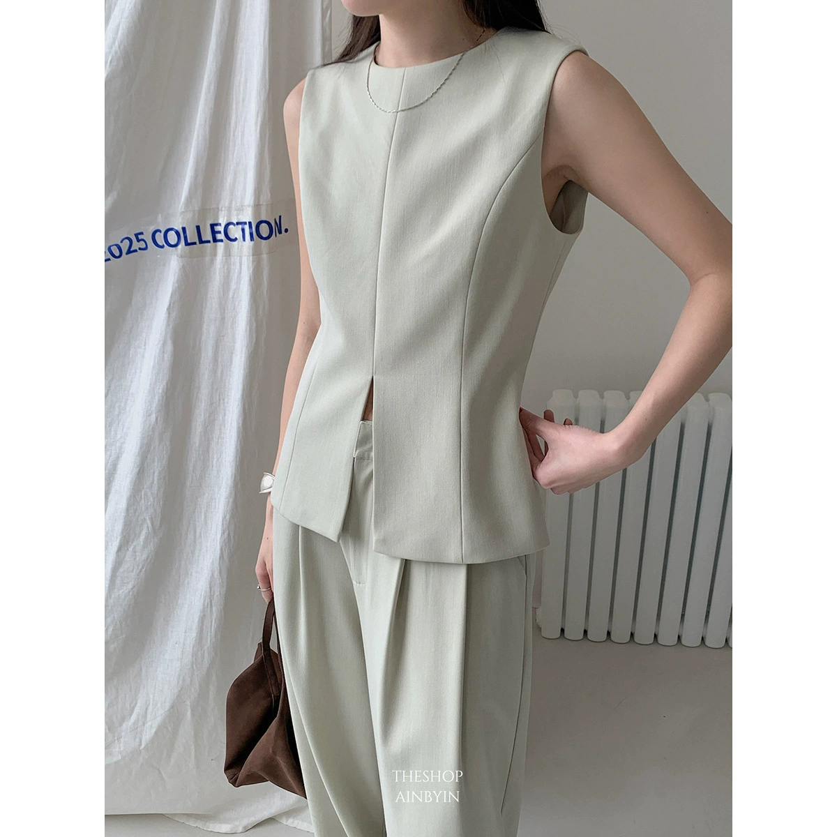 Yi En Oinbyin модно носить костюм с талией