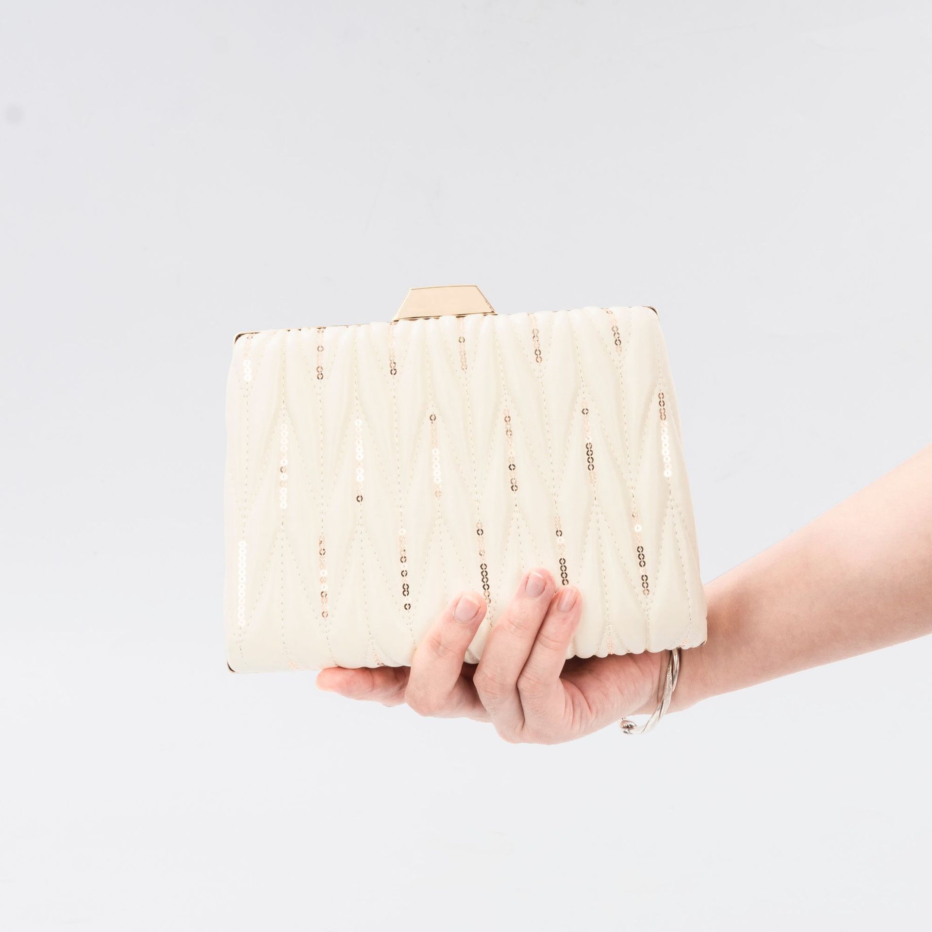 2023 Transfronteriza Popular bolso de noche portátil bolso cuadrado de las mujeres de alta gama de moda todo fósforo hombro bolsa de mensajero al por mayor