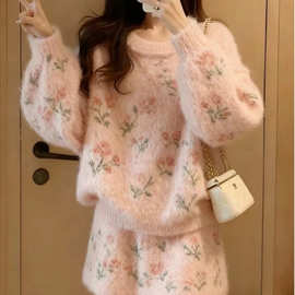 2025秋冬季新款时尚穿搭毛衣女独特漂亮氛围感粉色宽松长袖针织衫