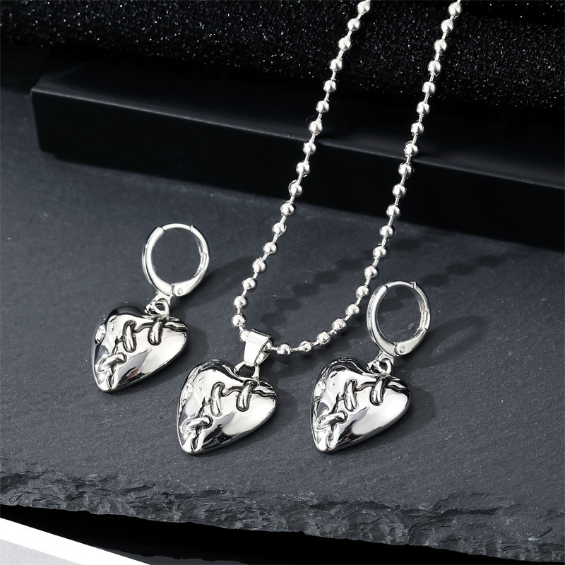 Retro Punk Alloy Pendant Broken Heart Earring Necklace Set