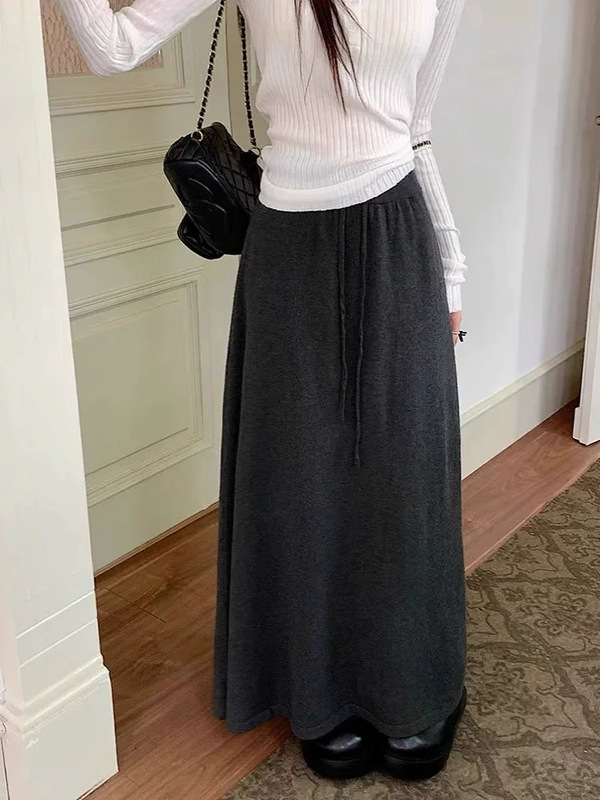 High-waisted, slimming knit midi skirt for women, autumn and winter, with a flowing A-line silhouette, versatile and elegant, featuring a beautiful drape and a wide, flared hem High-waisted, slimming knit midi skirt for women, autumn and winter, with a flowing A-line silhouette, versatile and elegant, featuring a beautiful drape and a wide, flared hem