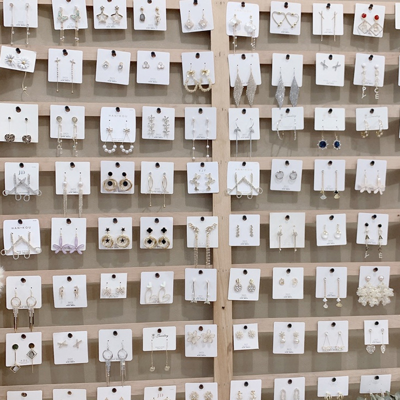 Luz de lujo de alto nivel nicho de diseño femenino sensación de aretes de bordilla temperamento perla asimetría joyería perla al por mayor