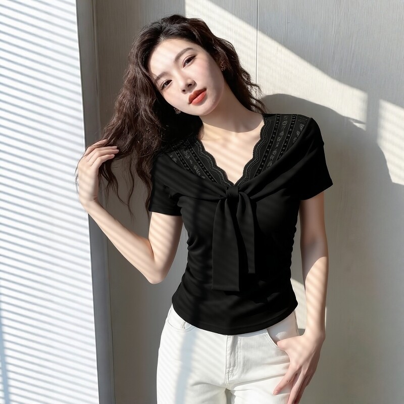 Áo thun nữ cổ V tay ngắn ren phối viền, dáng ôm sát, phối hợp đa năng — màu đen chi tiết 2