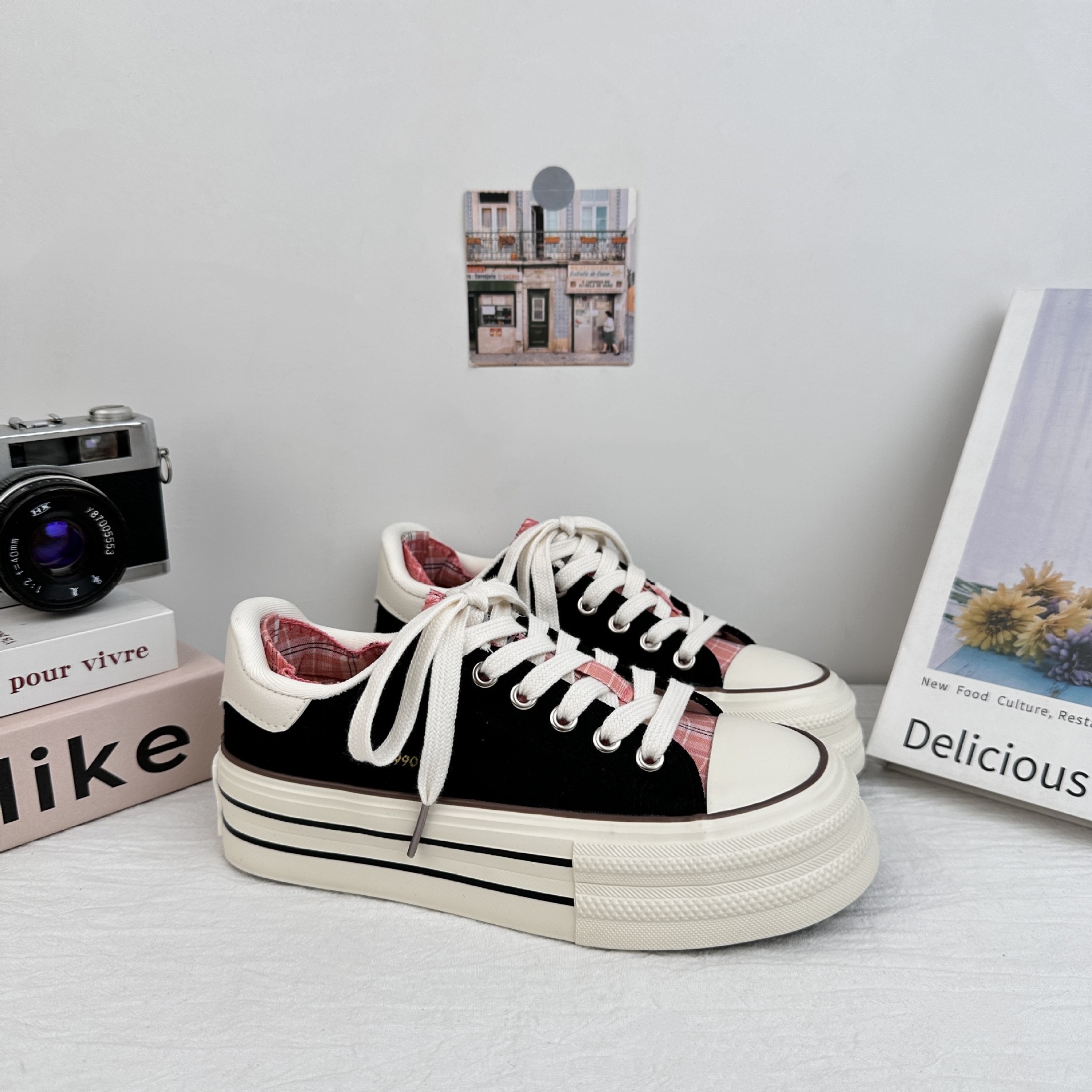 Zapatos de lona de suela gruesa de mujeres Yuanbo 2025 nuevos zapatos de verano transpirables pequeños zapatos blancos casuales a cuadrícula