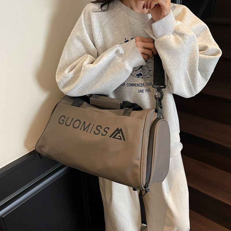 Hochwertige, multifunktionale Reise-Sporttasche für Herren mit großem Fassungsvermögen und separater Aufbewahrungsmöglichkeit für trockene und nasse Gegenstände._voghion.com