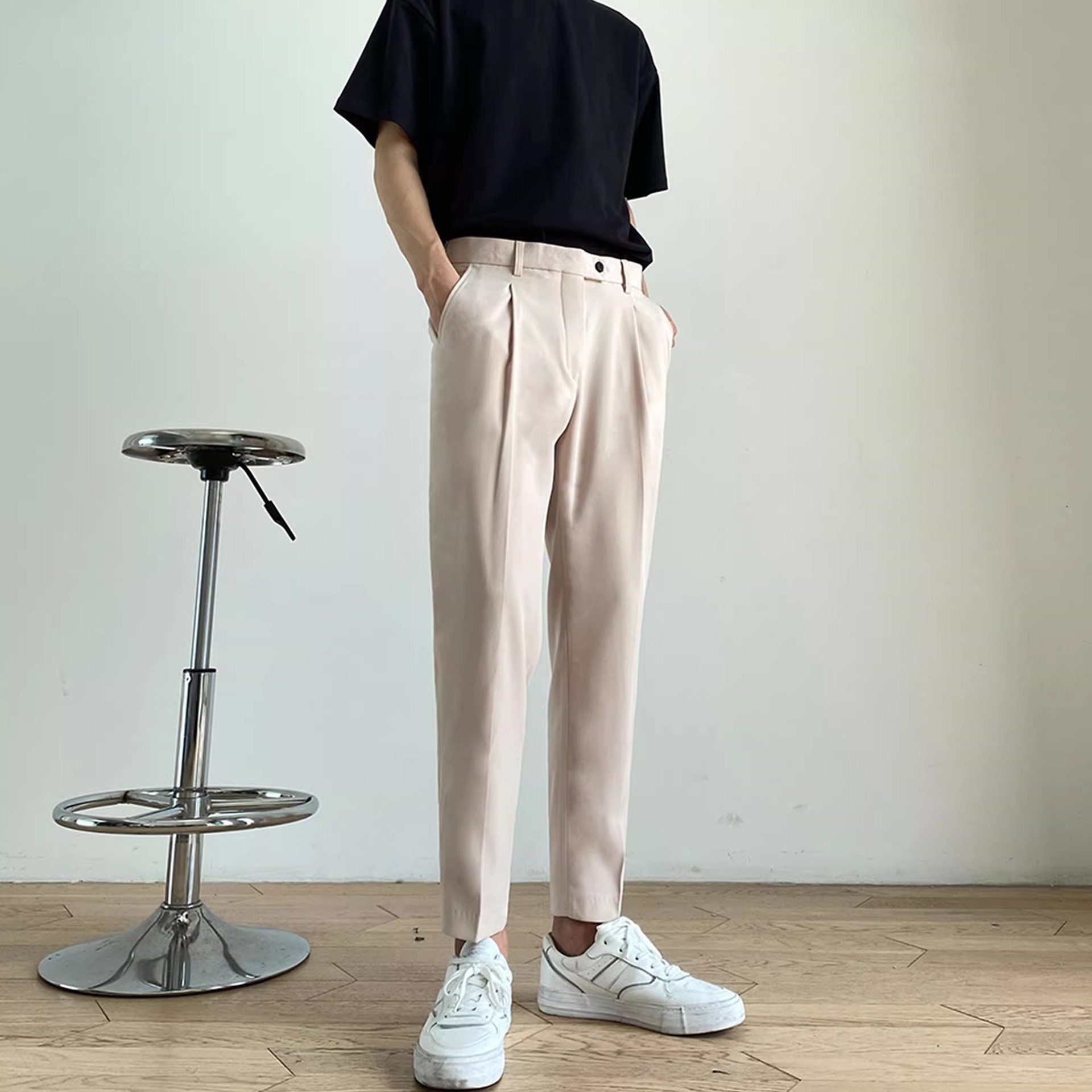 Summer trend casual trousers for leisure