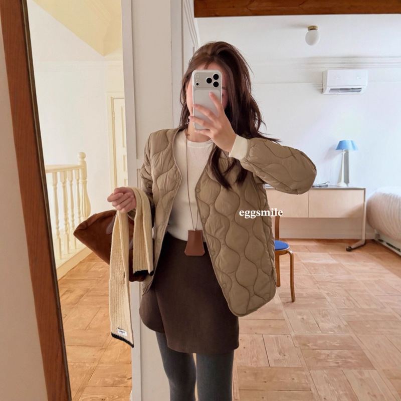2025 New Autumn and Winter Cream Mousse Quilted Cotton Outwear, Light and Collarless Cotton Jacket, Warm, Slim and Lightweight Cotton Jacket 2025 New Autumn and Winter Cream Mousse Quilted Cotton Outwear, Light and Collarless Cotton Jacket, Warm, Slim and Lightweight Cotton Jacket