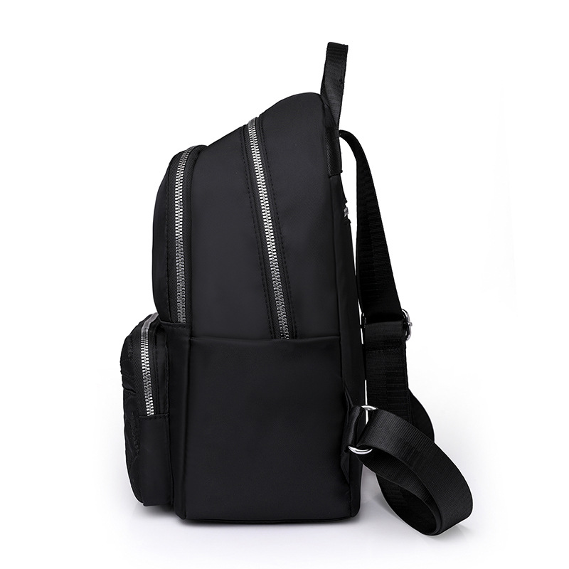 2024 nueva mochila de nailon casual para mujer simple y versátil mochila de viaje ligera al aire libre mochila escolar al por mayor