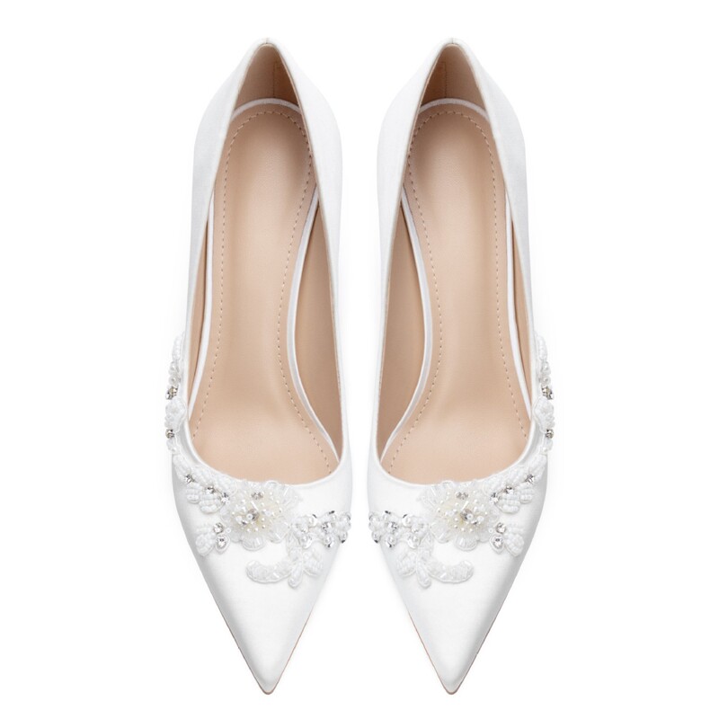 2026 Manufacturer Wholesale Cross-Border Supply New Style Pointed Toe Stiletto High Heels Women's White Single Shoes Light Luxury Wedding Banquet Shoes