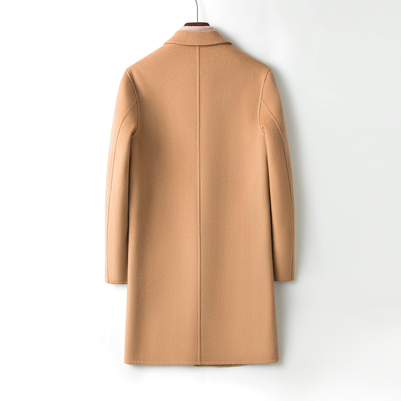 冬の毛はコートの男性がかっこいいです。高級感があります。