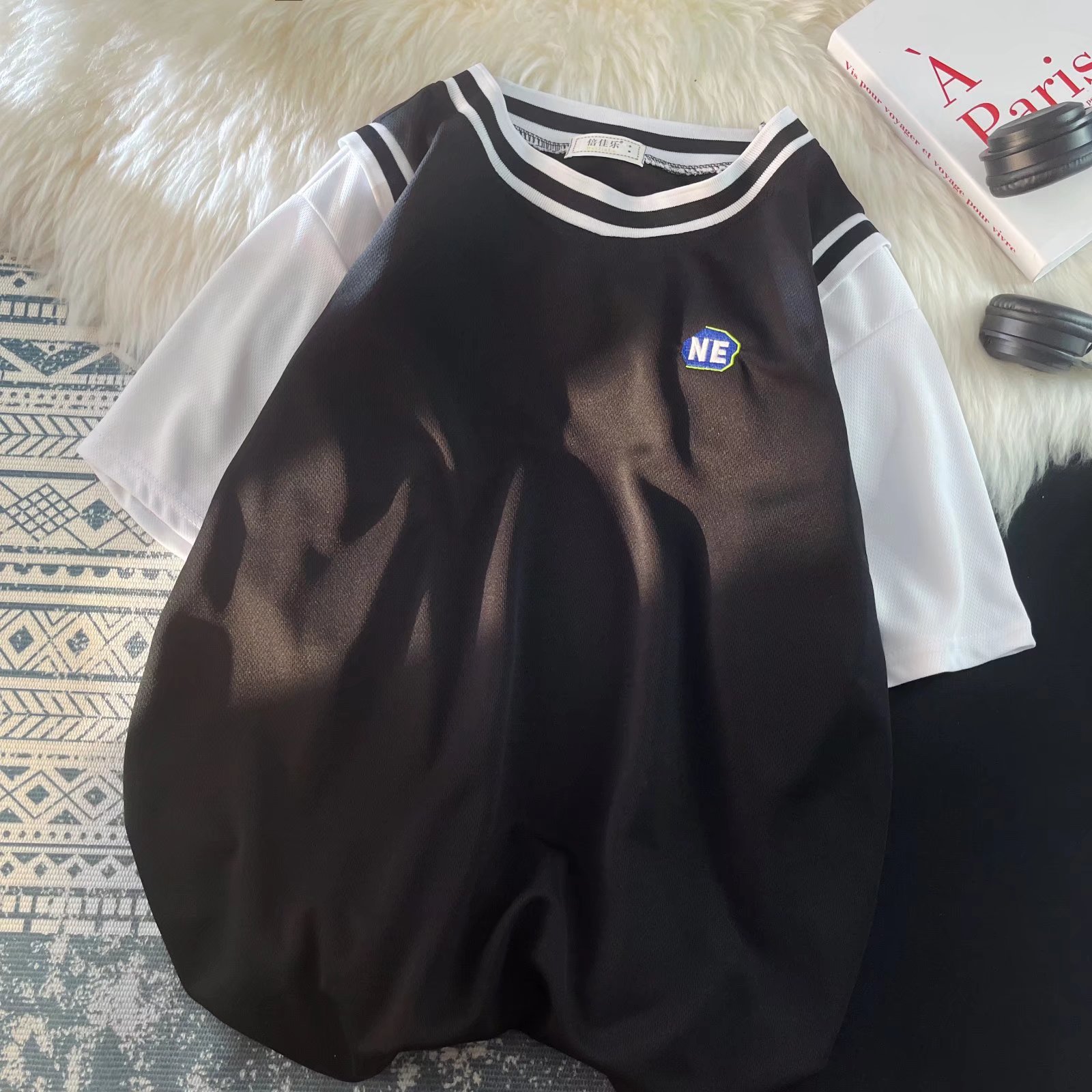 Verano falso de dos piezas de manga corta para hombres con sentido de diseño para parejas de nicho tops de manga de cinco puntos camiseta deportiva de baloncesto estilo delgado