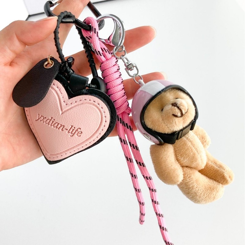 ニッチ miu ヘルメットクマペンダント甘くてクールなレザー愛編組ロープクリエイティブキーホルダー人形バッグペンダント|undefined