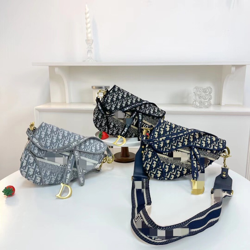Foreign Trade Vintage Embroidered Classic Saddle Bag 2024 New Style Western Style Shoulder Bag Cross-border Wide Shoulder Strap Crossbody Handbag Foreign Trade Vintage Embroidered Classic Saddle Bag 2024 New Style Western Style Shoulder Bag Cross-border Wide Shoulder Strap Crossbody Handbag