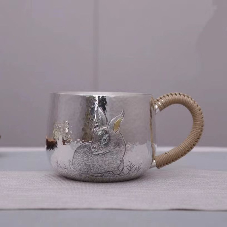 큰 옥 토끼는 약 240g, 400 ml 상서로운 것입니다.