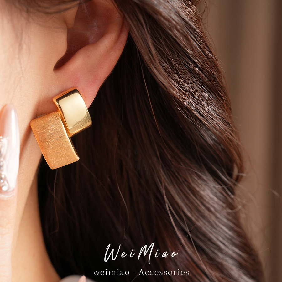 18k oro real galvanizado aguja de plata dibujada geometría pernos personalidad simple pendientes de viento frío ligero lujo alta sensación de auriculares