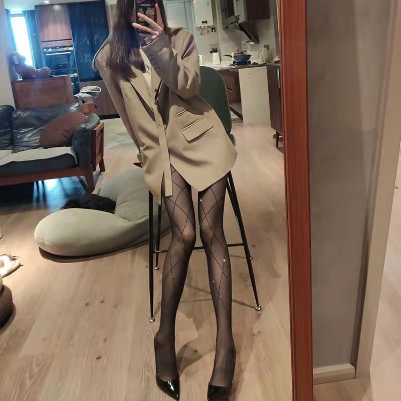 Sparkling Diamond-Patterned Black Silk Pantyhose, Sexy and Glossy, Paired with High Heels, Slimming Tights Sparkling Diamond-Patterned Black Silk Pantyhose, Sexy and Glossy, Paired with High Heels, Slimming Tights