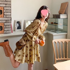 茶歇法式黄色碎花长袖连衣裙女秋装2025新款小个子微胖收腰字裙