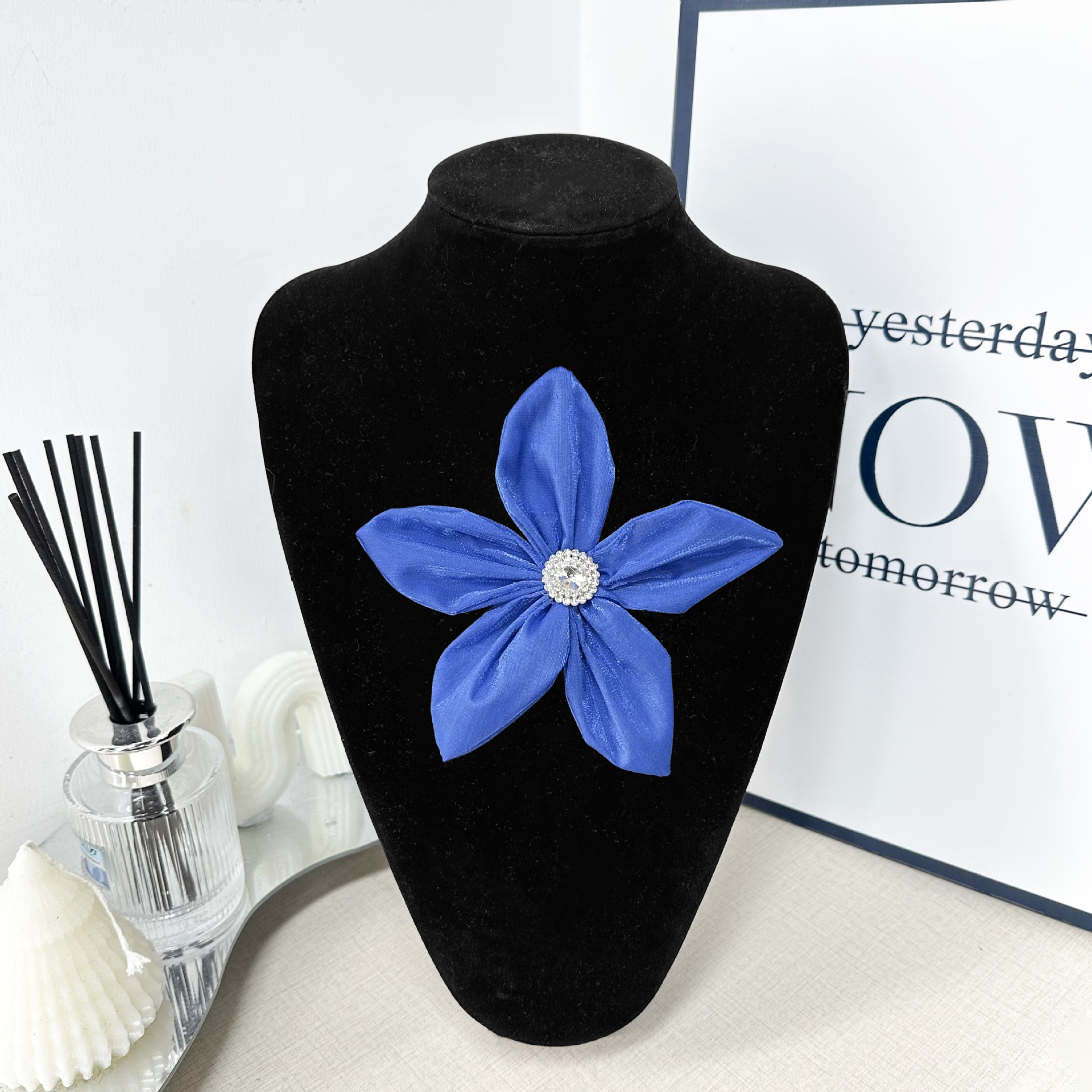 Nuevos accesorios de tela de diamante multiangular 14cm accesorios de flores de perlas cosidas a mano accesorios de ropa para niños