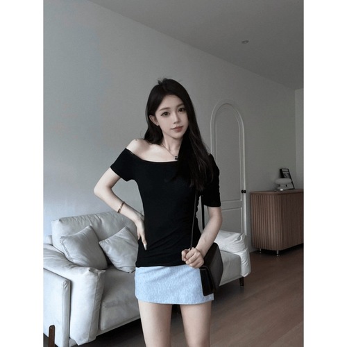 Cotton-blend Designers' Off-the-shoulder T-shirt with Subtle Tricks: One-shoulder Asymmetrical Fitted Slimming Short-sleeve Base Shirt