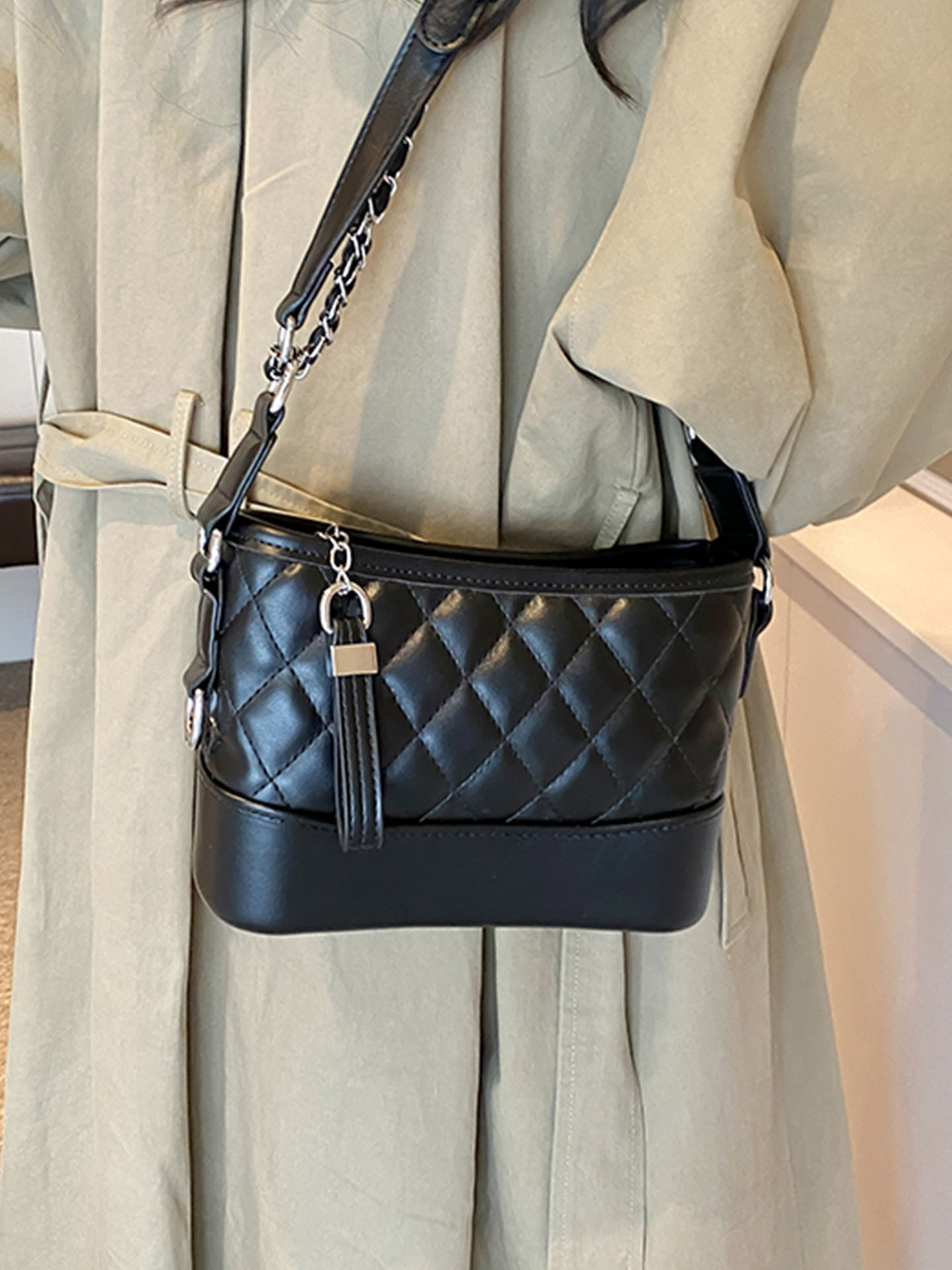 2025 otoño popular bolsas de mujer coreanas versátiles otoño nueva moda cadena de diamante empalme de hombro de moda