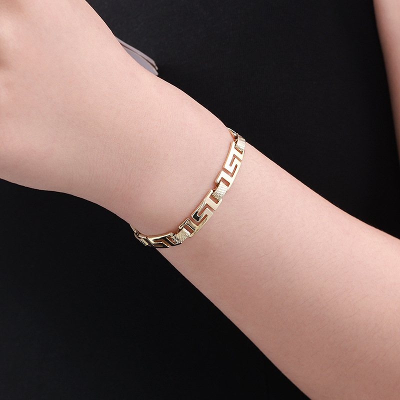 Xuping nueva aleación de cobre transfronteriza europea y americana chapada 14k pulsera de patrón de la Gran Muralla nicho de diseño de joyas personalizadas para mujeres