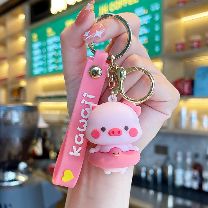 Venta directa de fábrica llavero colgante pequeño muñeca tridimensional llavero de coche mochila escolar colgante puesto al por mayor productos pequeños