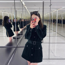 法式复古丝绒西装外套女秋季新款高级感气质收腰显瘦中长款上衣