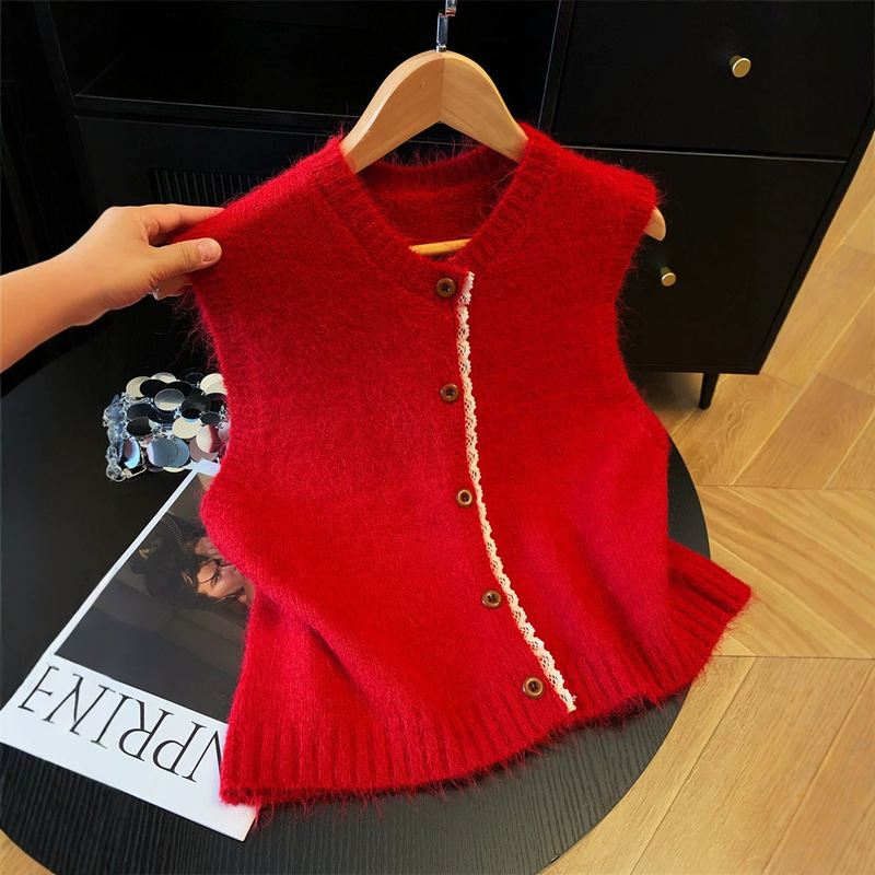 Korean-style retro round-neck knitted vest for women, autumn 2026 new model, layered outerwear, sleeveless single-breasted sweater Korean-style retro round-neck knitted vest for women, autumn 2026 new model, layered outerwear, sleeveless single-breasted sweater