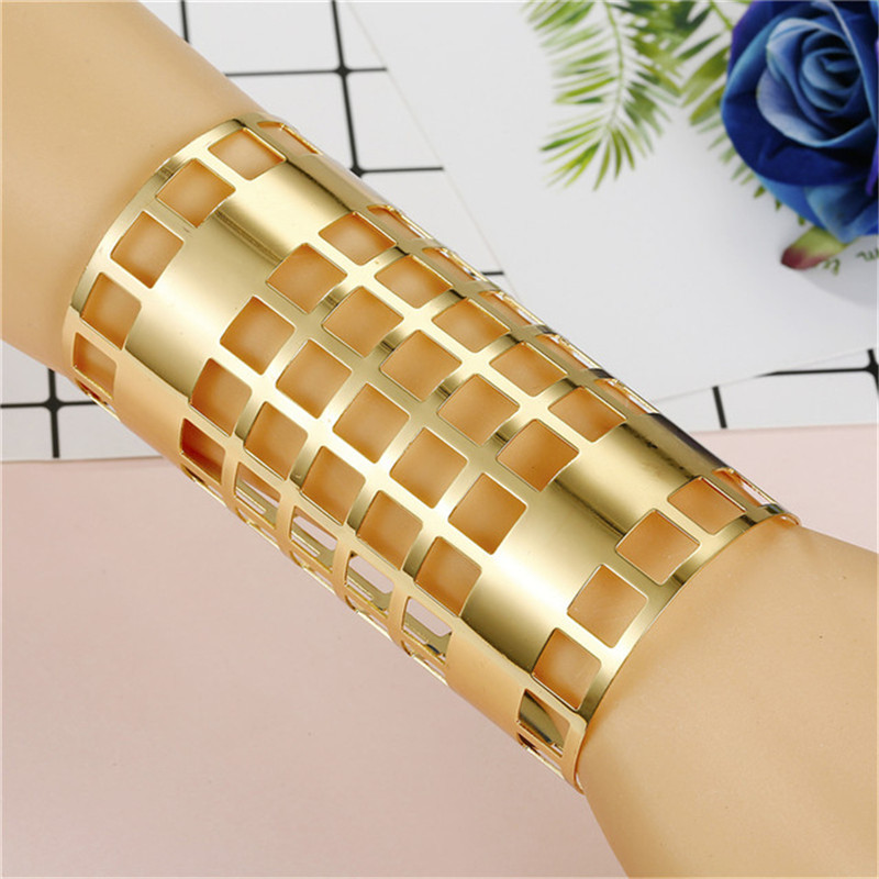 Fashion Metal Hollow Bracelet display picture 8