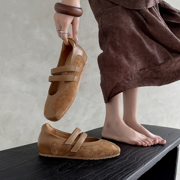 Retro casual footwear
