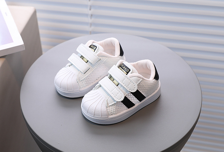 Barnbrädegalleria vit port hane och hona gående babyhacka, pring/sommar 2023 urholkad ingle meh_voghion.com